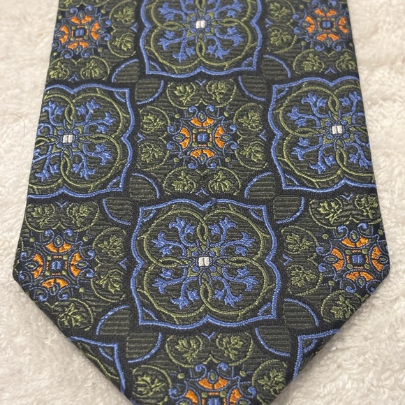 Brand New Corporate Power Tie By JOS A. BANK Signature Gold - Picture 2 of 4